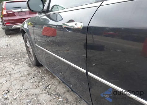 2010 Chrysler 300 Touring/Signature Series/Executive Series z USA, uszkodzony, nr VIN 2C3CA5CV7AH168007